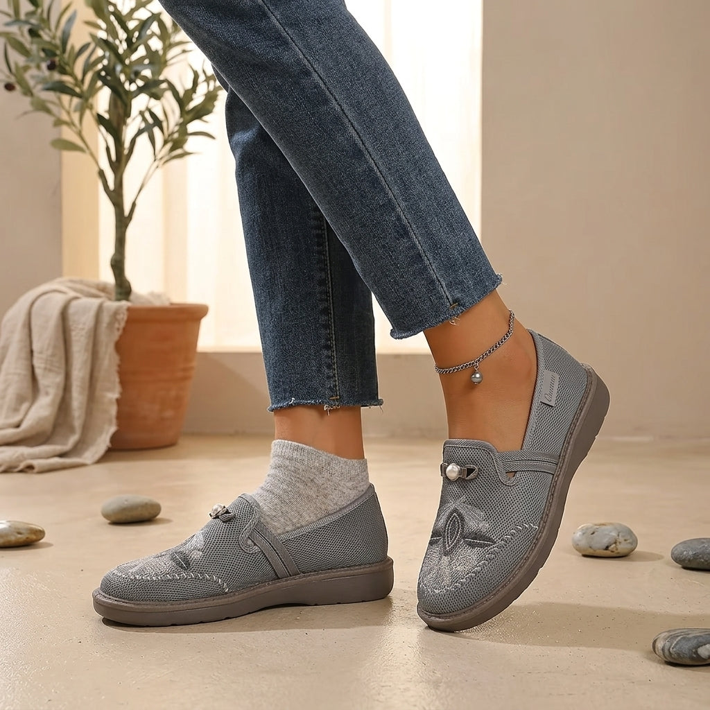 Grey embroidered sport shoes